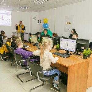 Новый класс в развлекательном центре города Томска! Скоро открытие! - КИБЕРшкола программирования для детей, компьютерные курсы для школьников, начинающих и подростков - KIBERone г. Лесколово